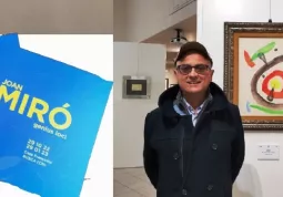 L'autore della tesi, Luca Gosso, nella galleria Casa Francotto che ospita la mostra Mirò: sogno, forza e materia, aperta dal 29 ottobre 2022 al 29 gennaio 2023